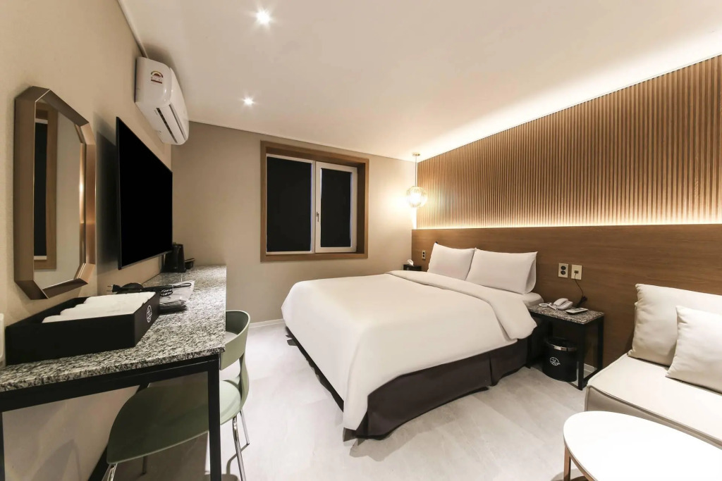 Sunrise Hill Tourist Hotel