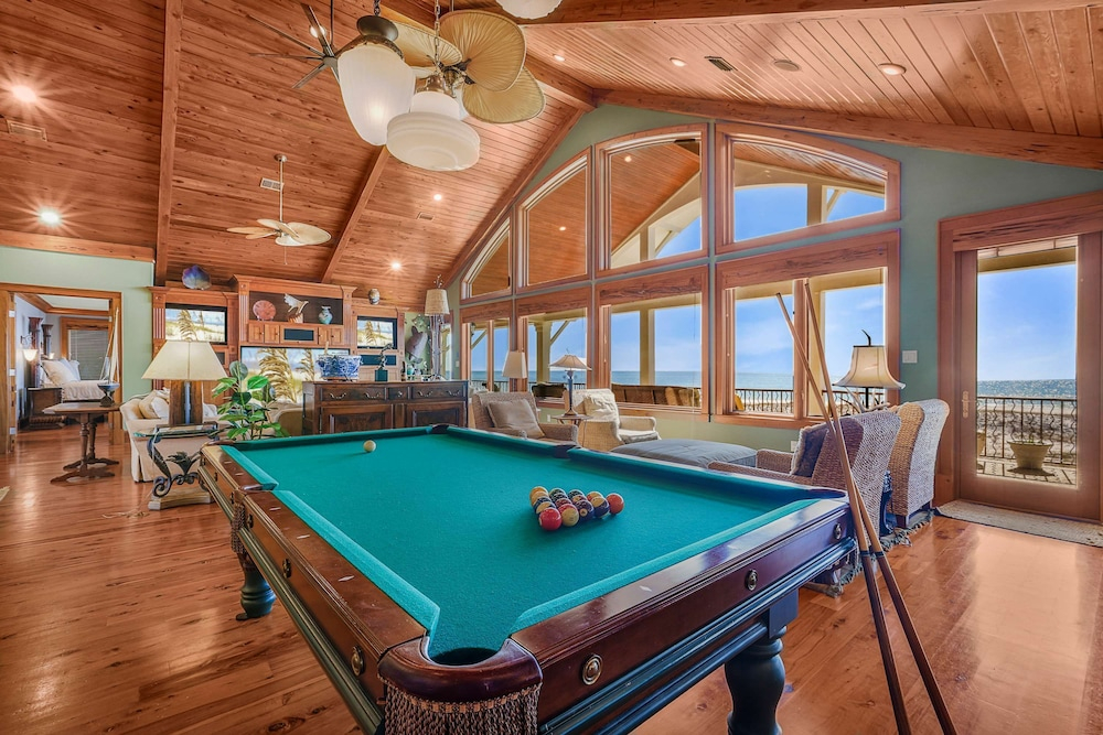 The Gayosa House 9BR Beachfront Oasis With Private Pool Hot Tub
