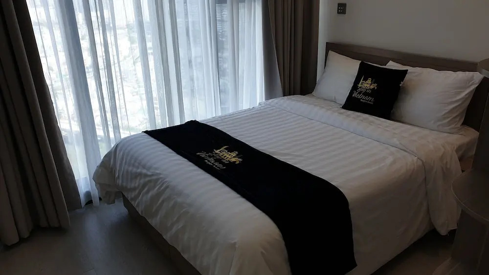 Stay In Vietnam Vinhomes Golden River