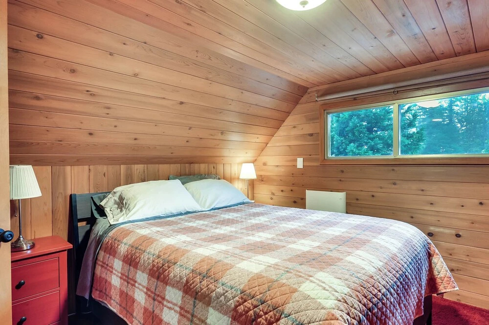 Inviting Mt Hood Cabin w/ Porch: 1 Mi to Skibowl!