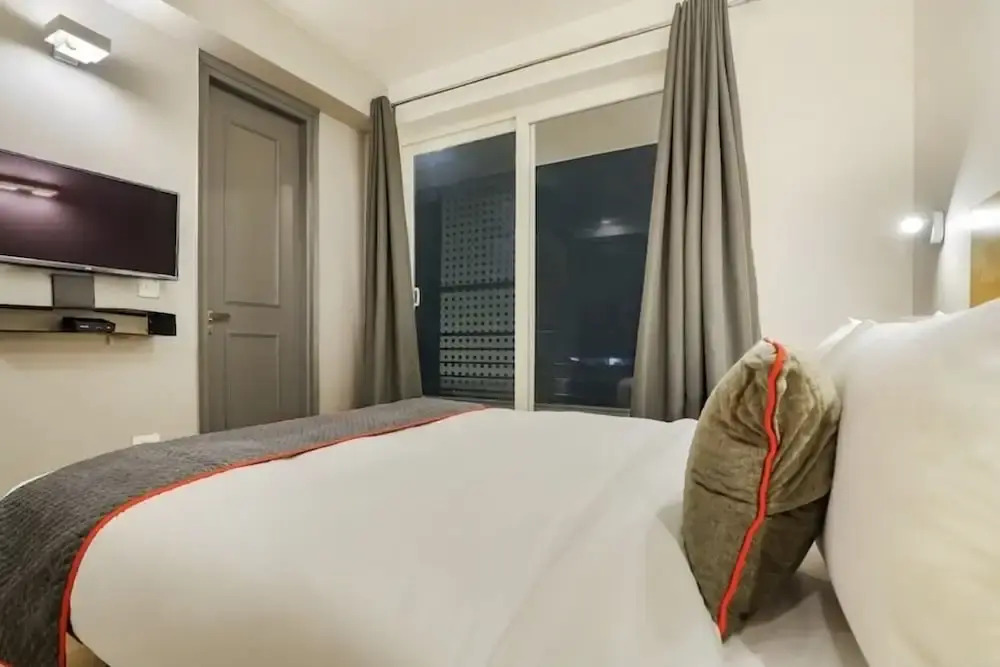 BK Studio And Rooms Near Huda City Centre