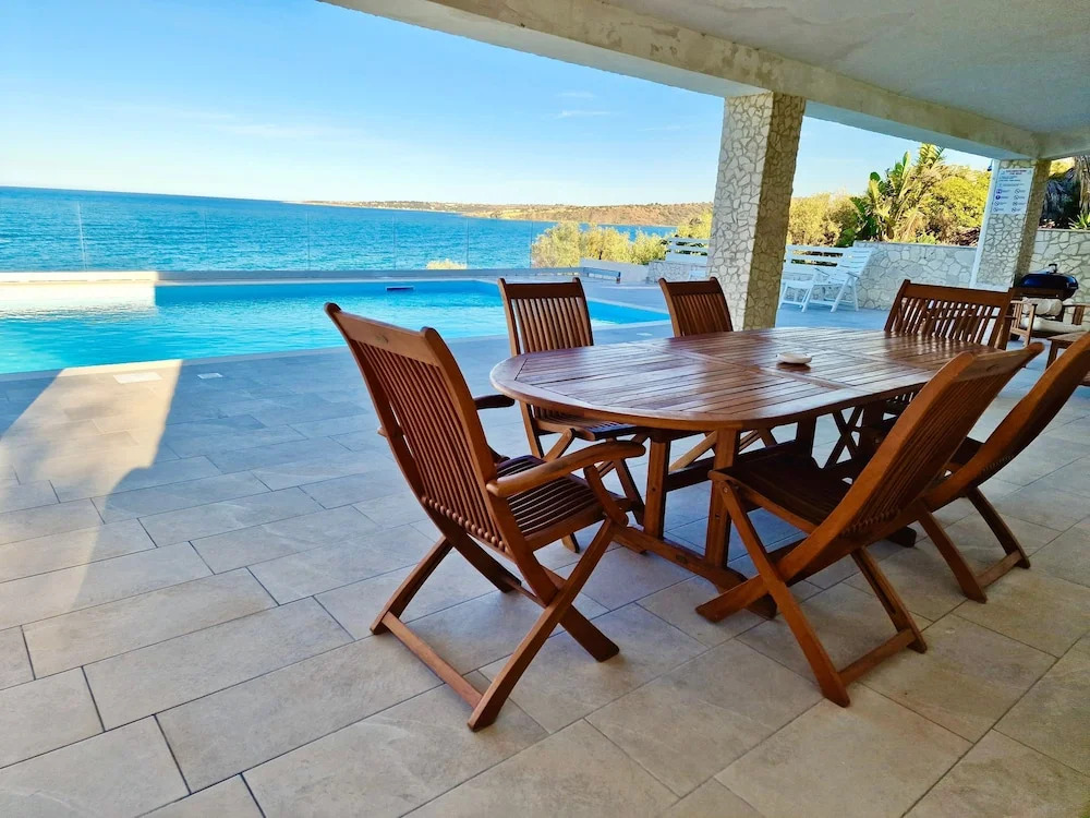Villa Daniela con Piscina Privata e Discesa a Mare tra Catania e Siracusa