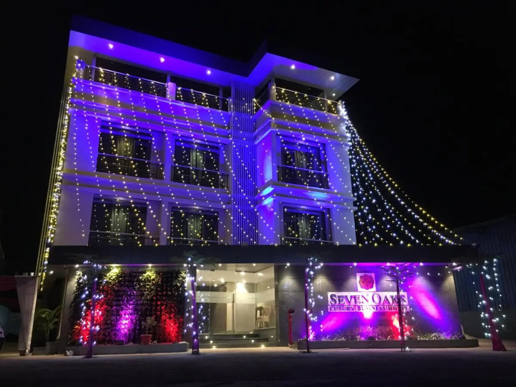 Hotel Seven Oaks