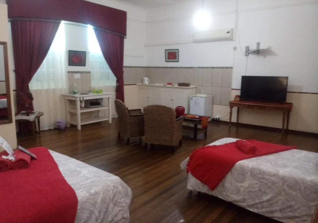 Oasis Country Lodge