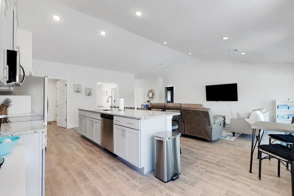 New Poolside Home in South Gulf Cove! Beaches Boca Grande, Manasota, Siesta Key & Venice
