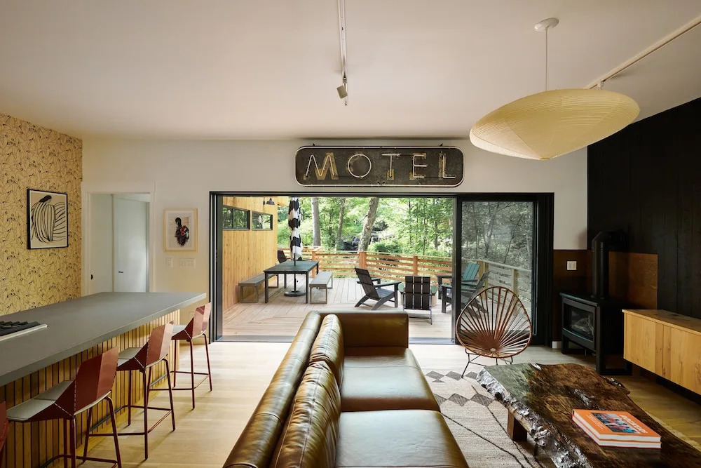 Woodstock Way Hotel