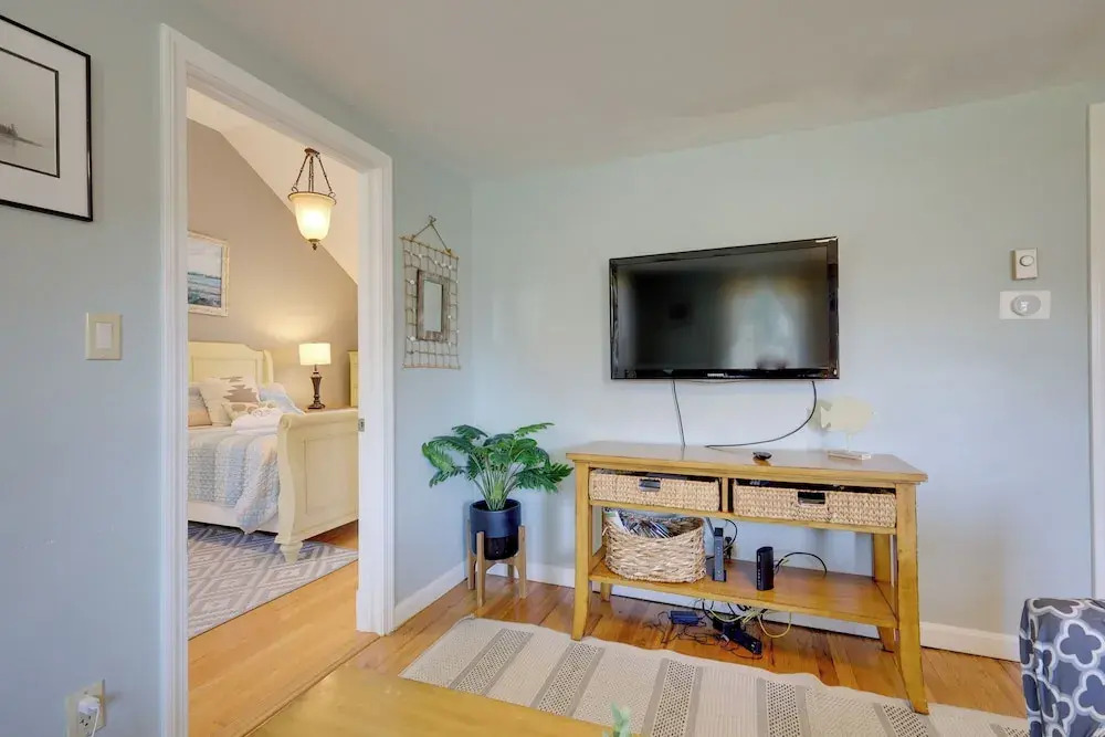 1 Mi to South Village Beach: BBQ-Ready Retreat