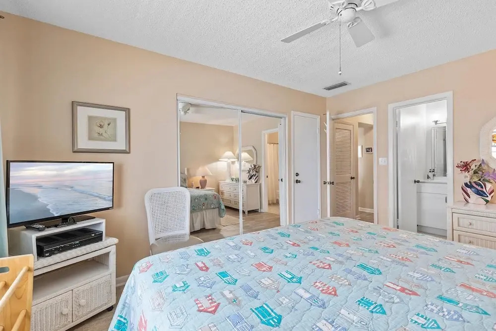Colony Beach Club 220