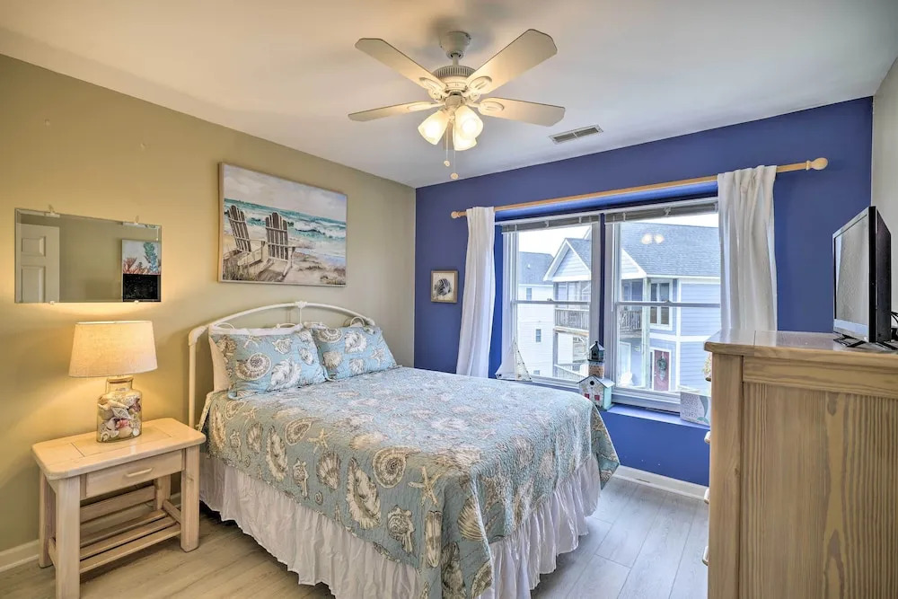 Coastal Home w/ Community Pool < 2 Miles to Beach!