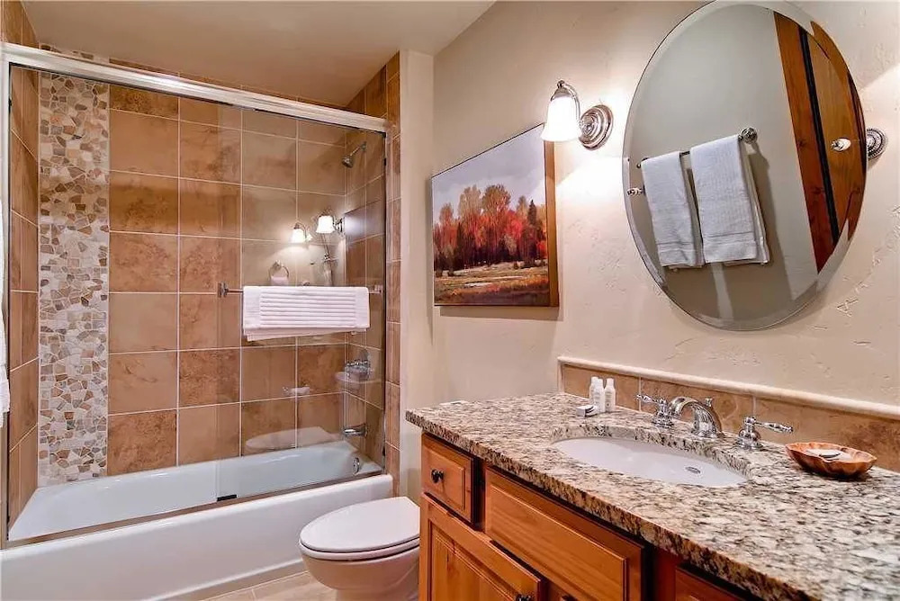 5111 Emerald Lodge, Trappeur's Crossing Apartment 2