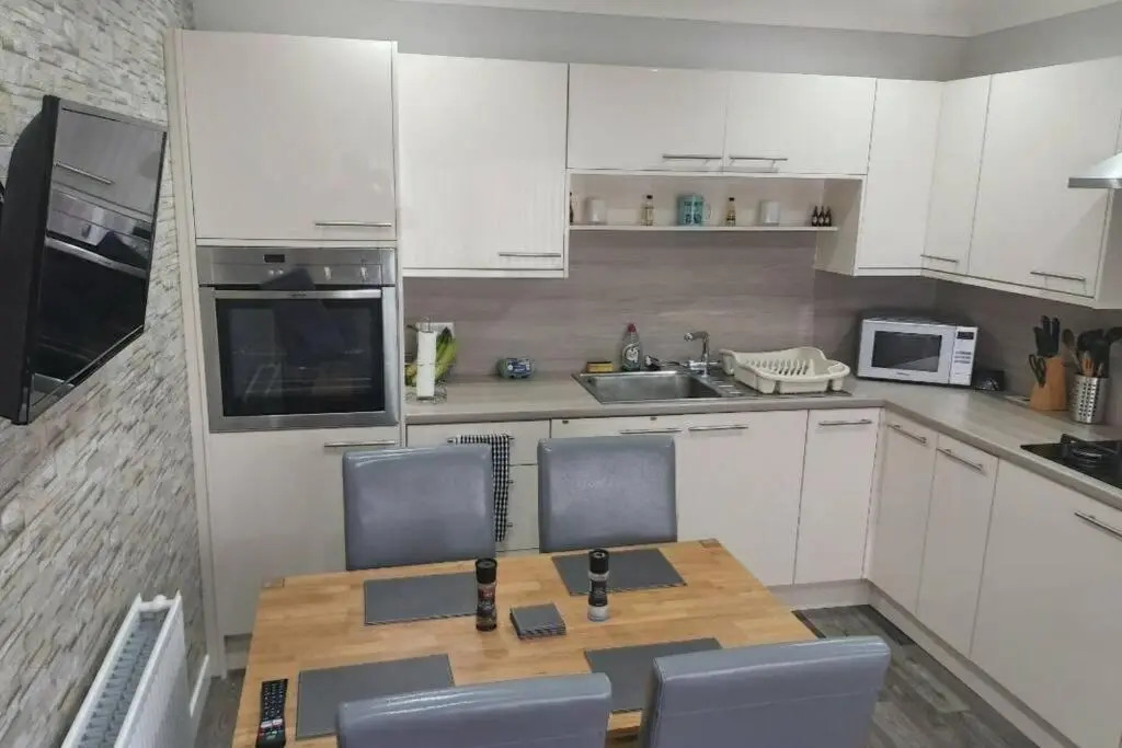 5 Riverside Place Thurso. 2 Bed, 2 Bathrooms.