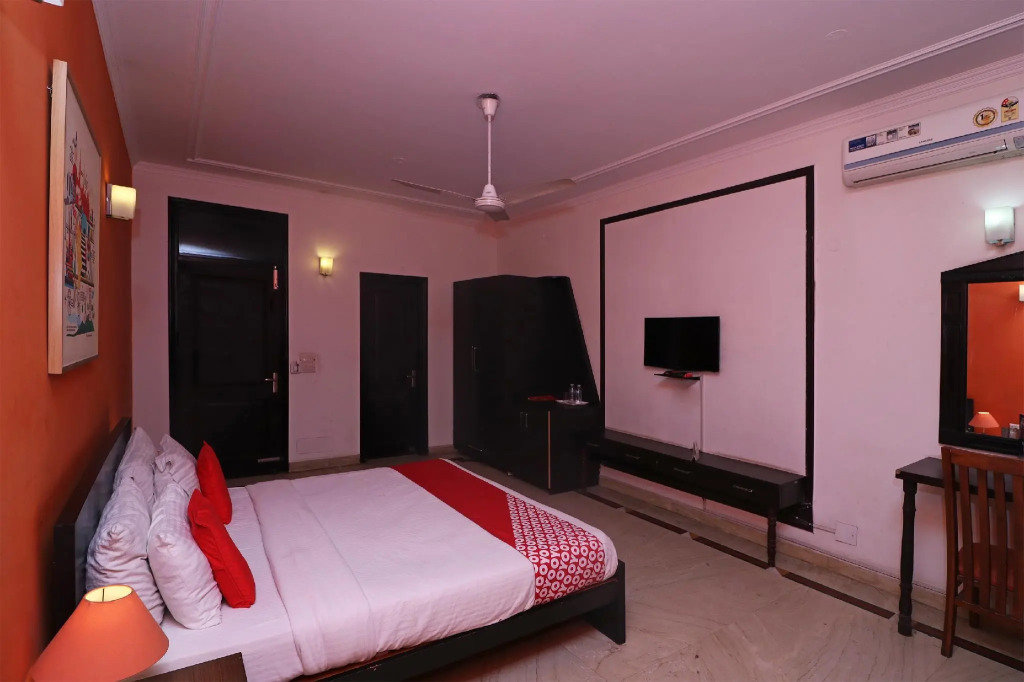 OYO 73541 A k Hotel