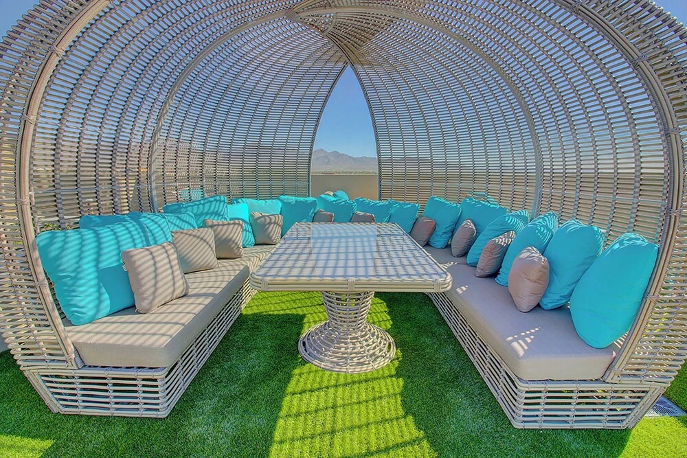 Rooftop Pool with Views-King Beds-Parking 1123