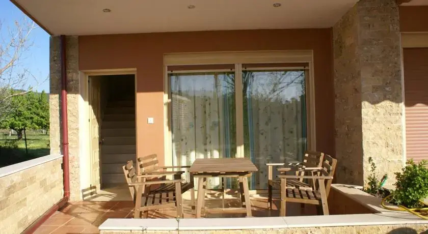 Toroni Guest House