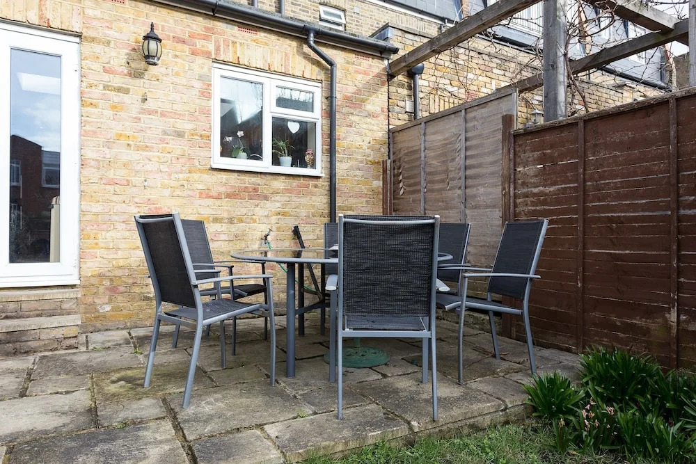 3 Bedroom House In Central Wimbledon
