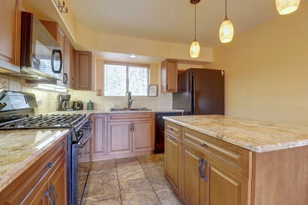 75 Corinthian 3br 3ba Spacious Layout, Private Garage. 3 Bedroom Townhouse by RedAwning