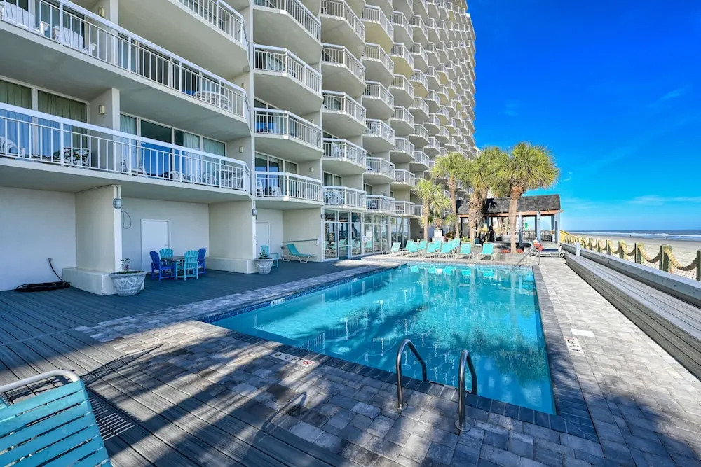 0412 Waters Edge Resort 3 Bedroom Condo by RedAwning