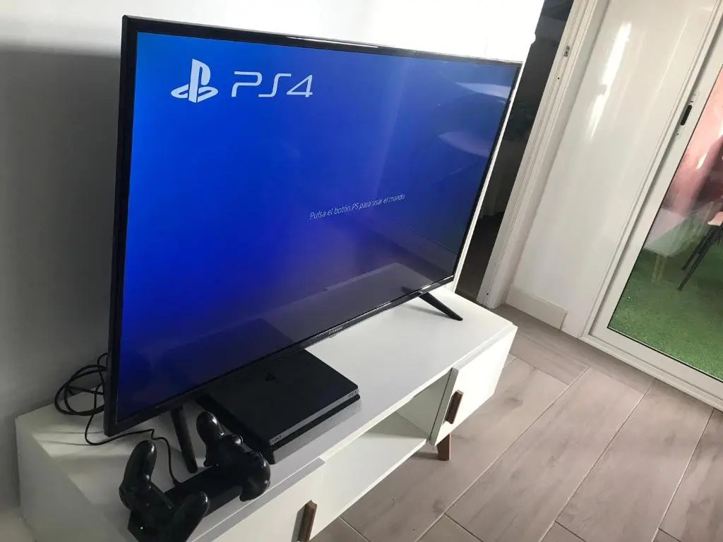 BEACH APARTMENT with BBQ, PS4, BIKES!