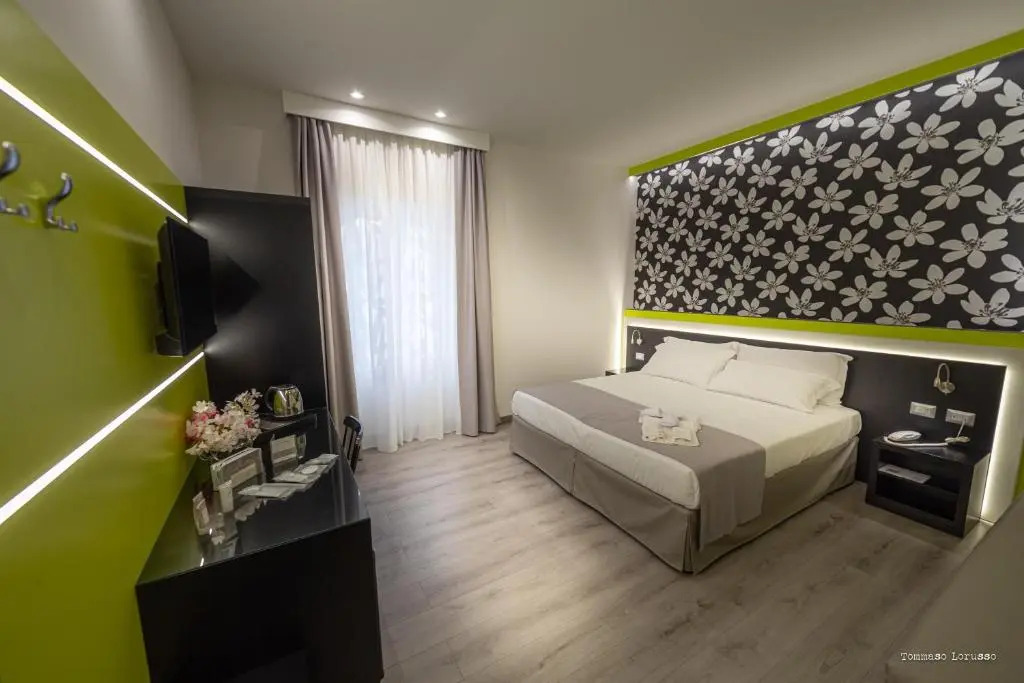 HOLYGOLD Suite ****