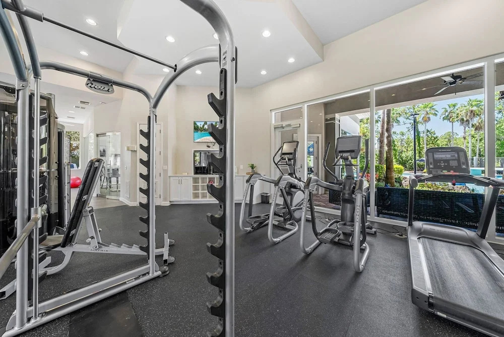 Modern 3BR 2BA Pools Gym Near Airport 5