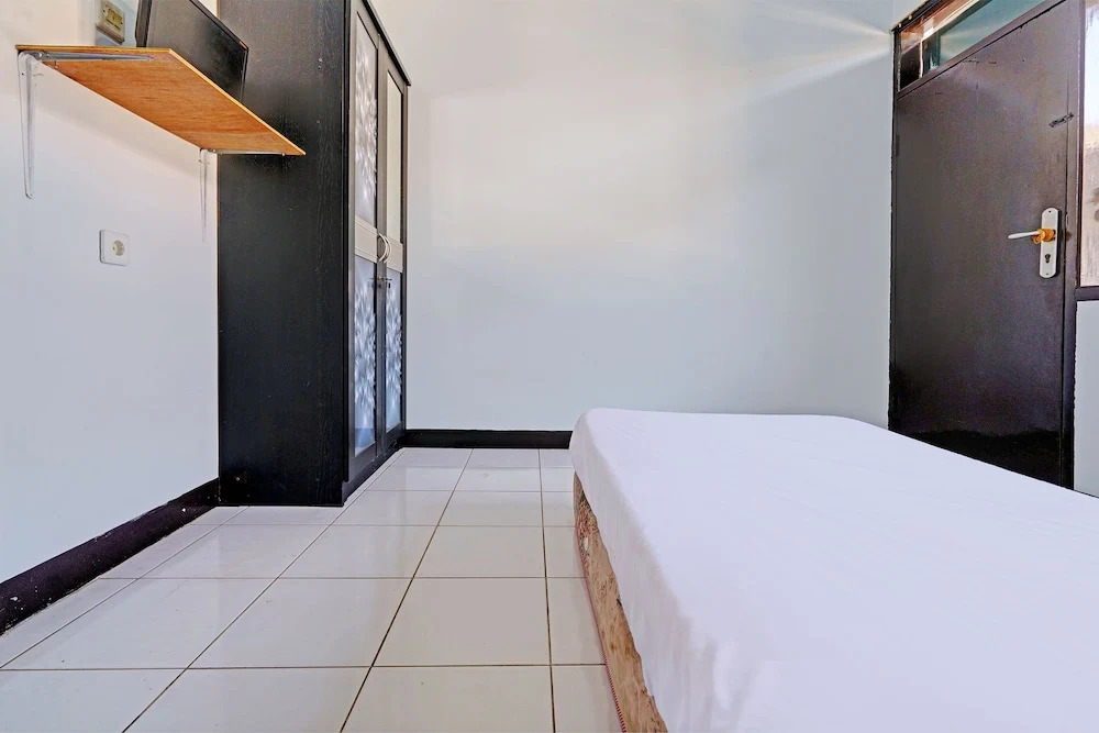 OYO Life 92901 Kost Bu Nur