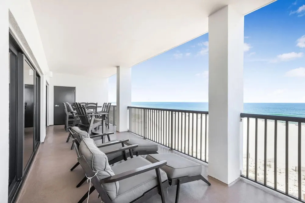 Palms 404- 4th Floor Corner-unit Beachfront 3 Bedrooms 3 Baths Sleeps 8