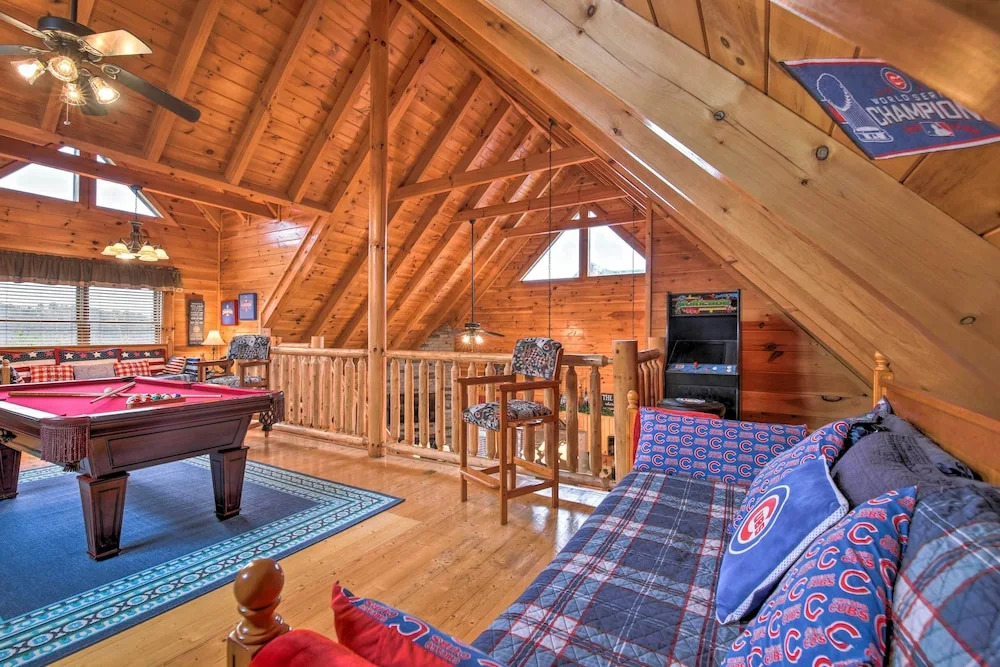 'cubbies Cabin' w/ Hot Tub ~ 7 Mi to Dollywood!
