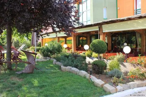 Logis Hôtel Restaurant LAbri