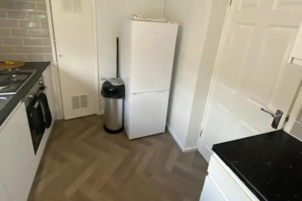 2 Bed - Sleeps 4 - With Parking