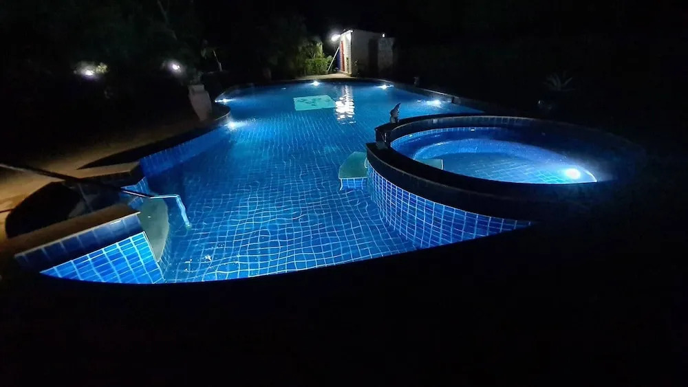 Beautiful bungalow with shared outdoor pool and 2 km from the sandy beach