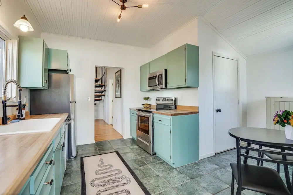 Saint Paul Vacation Rental Near Shopping & Dining!