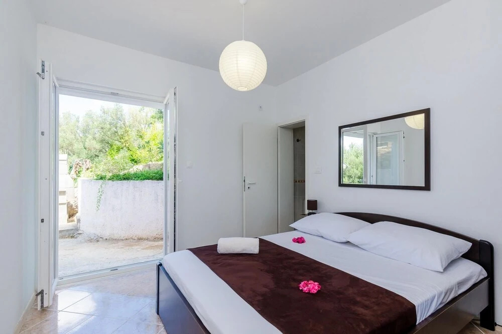Villa Leonardo - Two Bedroom Apartment With Terrace and Sea View ID Direct Booker 8559