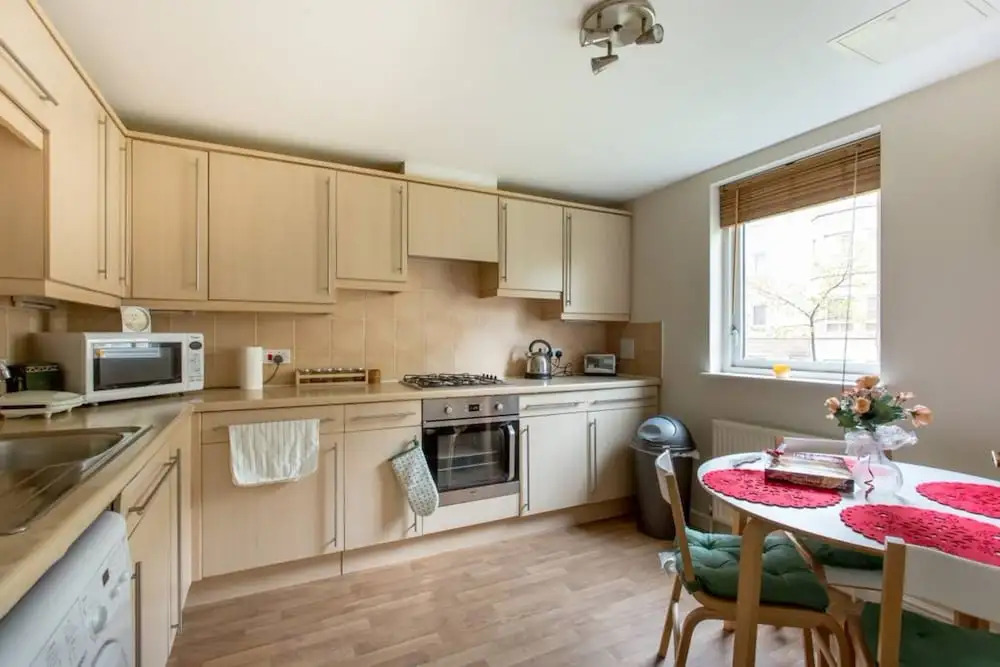 2 Bedroom Apartment Near City Centre