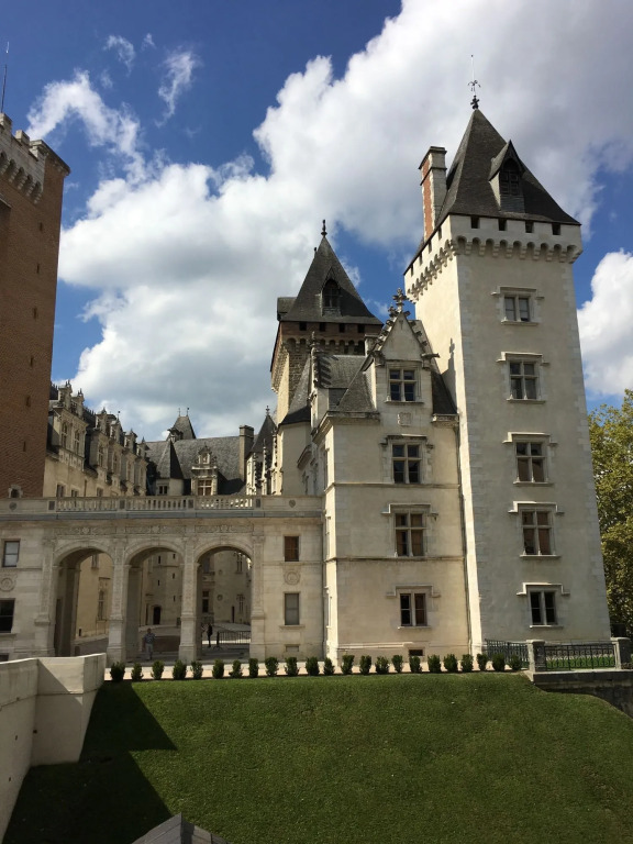 Hôtel Bosquet Pau Centre - Self Check In Budget Hotel