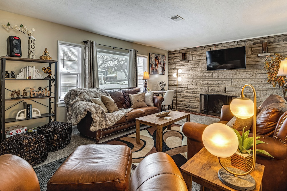 1 Mi to Butler! Family-friendly Indianapolis Home