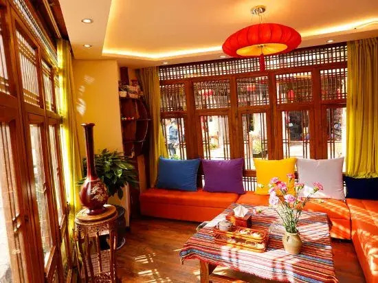 The Meow Blossom Inn (Lijiang Old Town)