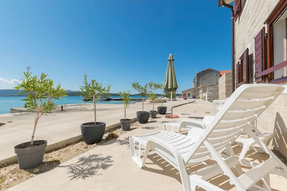 Apartment Island Dream