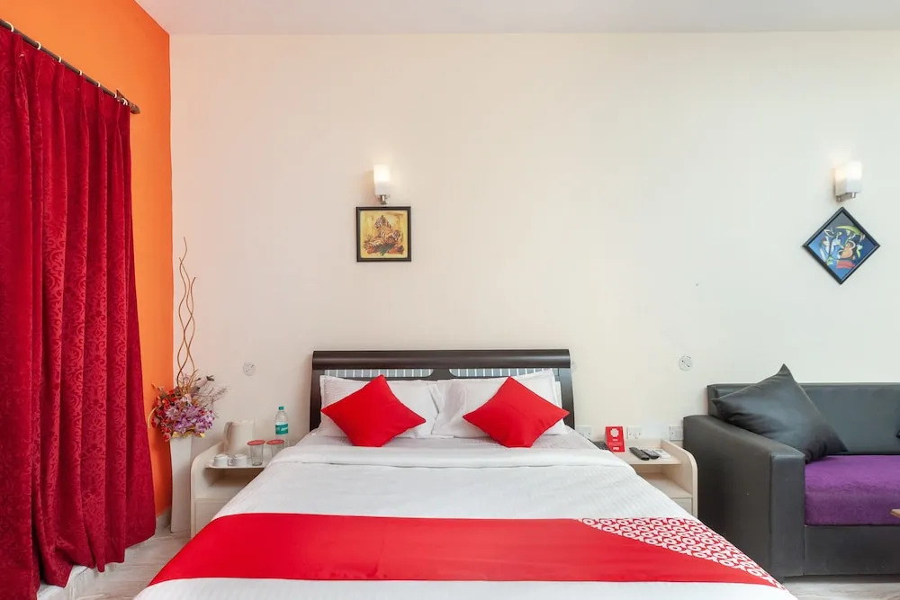 Purple Lake View by OYO Rooms