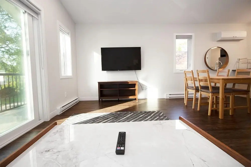 Gorgeous 2-bedrooms Duplex Upper Unit