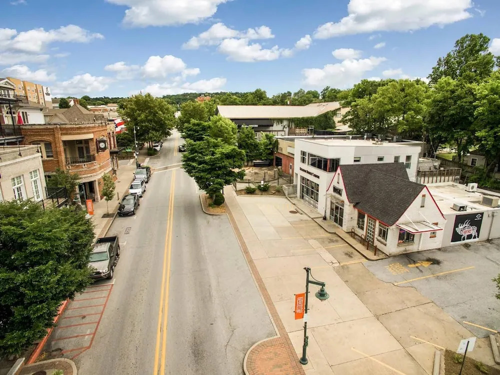 Dickson Street Inn