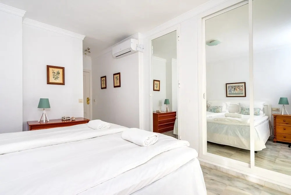 Lovely Apartment with View and Pool Ref 127