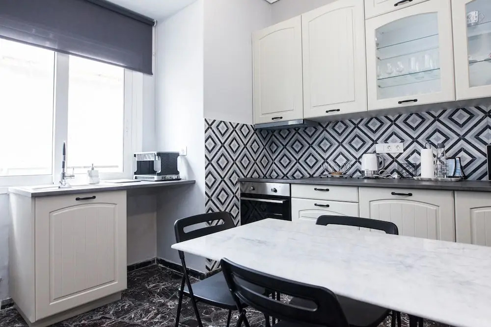 Modern apt with Increbilbe Athens Views