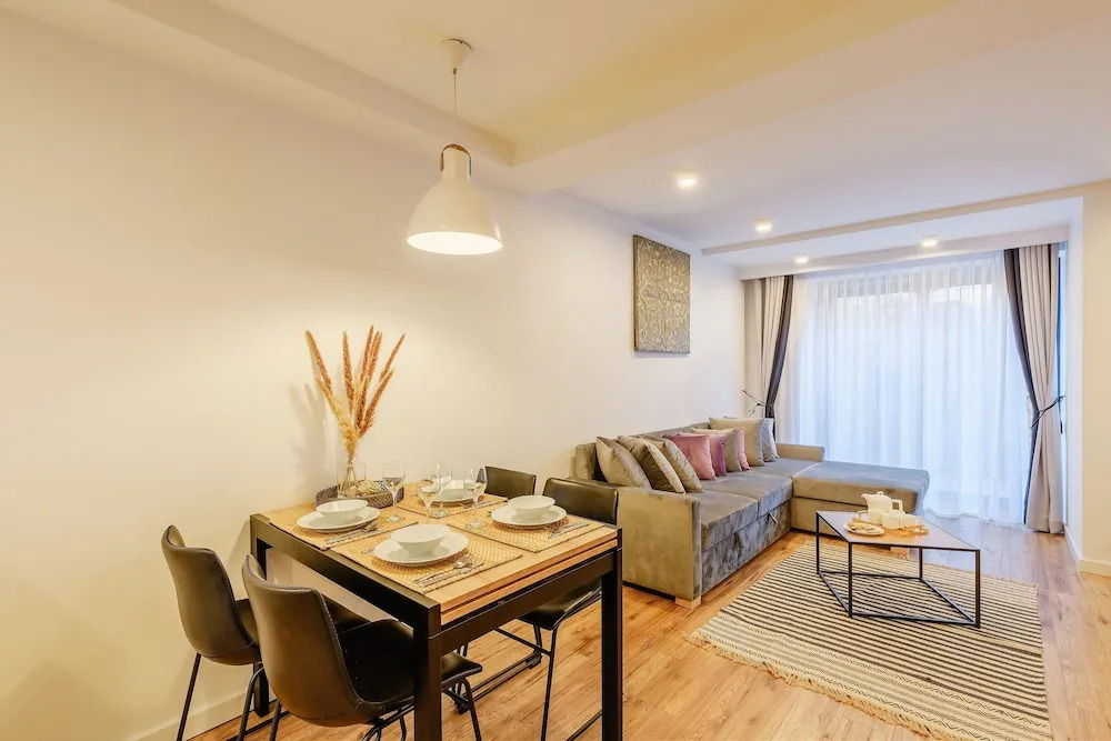 REZYDENCJA ORNAK 5 - stylowe apartamenty z balkonami i jacuzzi, 5 min pieszo do Krupówek, IZBY PODHALAŃSKIE