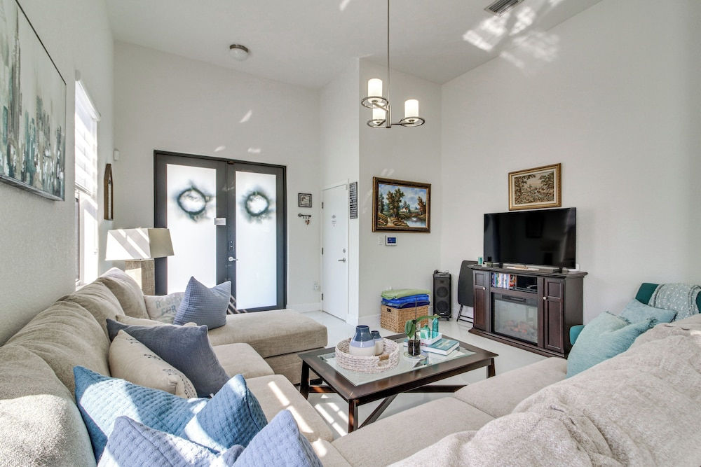 Easy Park & University Access! Family Miami Escape