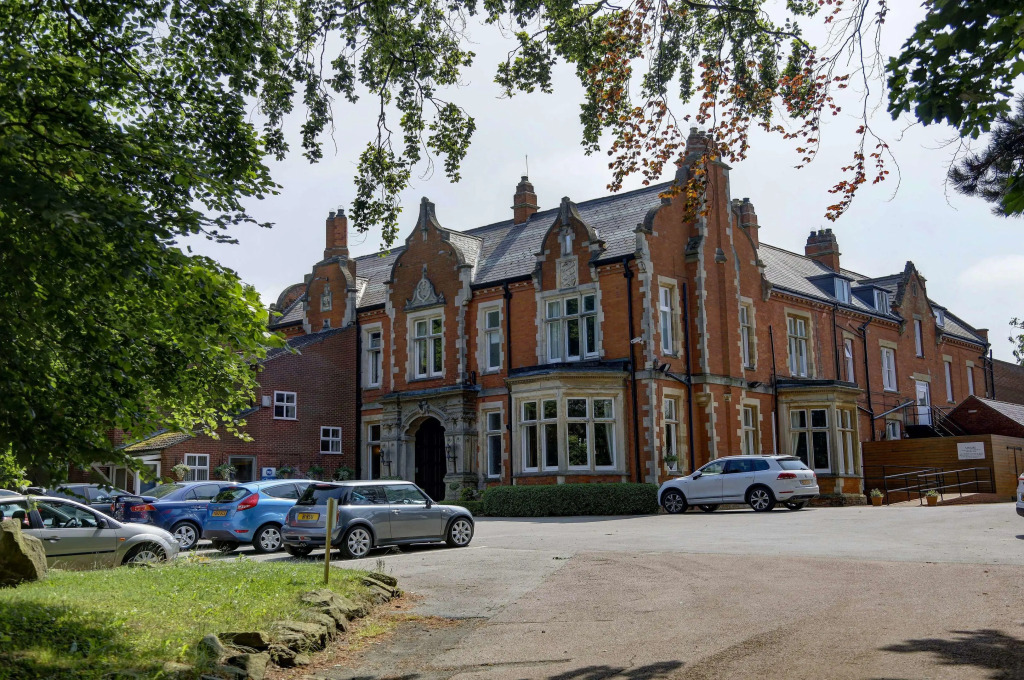 Отель Oaklands Hall