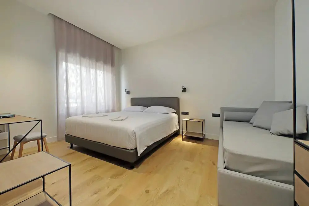 The Place Gallia - New Guesthouse San Giovanni- self check-in -near metro