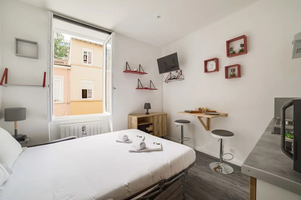 Modern studio near train station Part-Dieu by GuestReady
