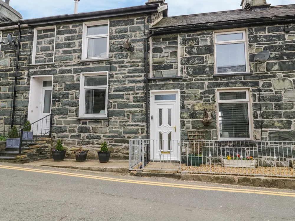 8 Pen Y Garreg