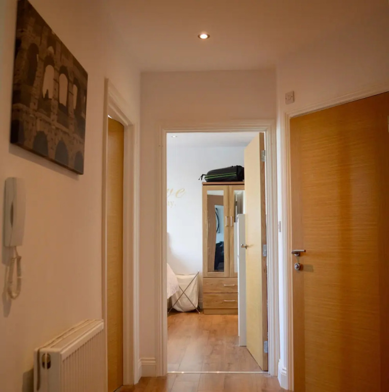 2 Bedroom Apartment With 2 Balconies in Manchester