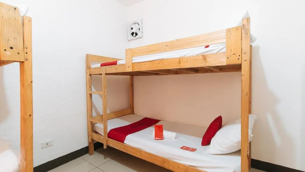 RedDoorz Plus near Tambo Paranaque